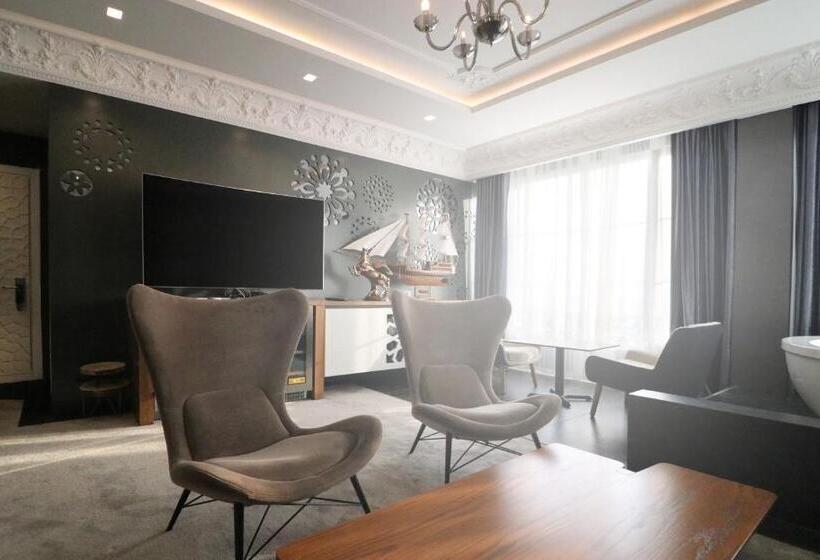 סוויטה נשיאותית, Porta Kavalja