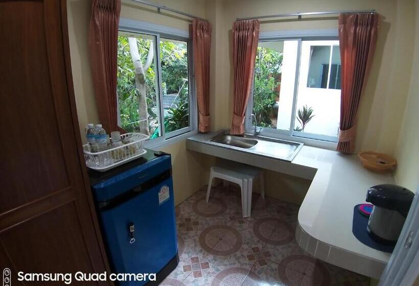 בקתה סטנדרטית, Mae Somboon House