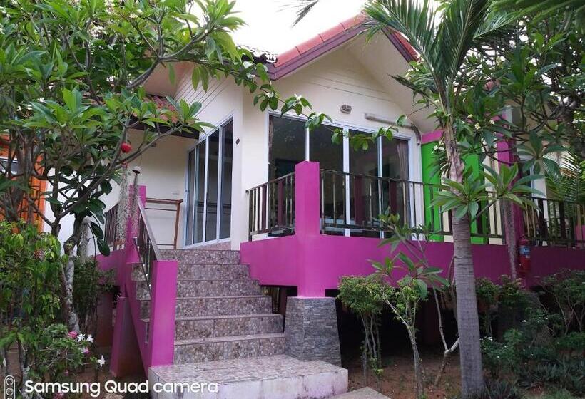 בקתה סטנדרטית, Mae Somboon House