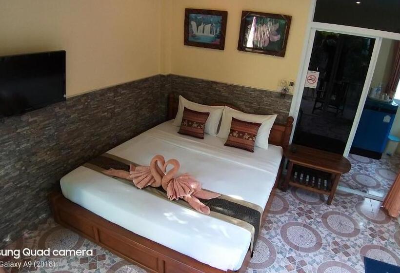 בקתה סטנדרטית, Mae Somboon House