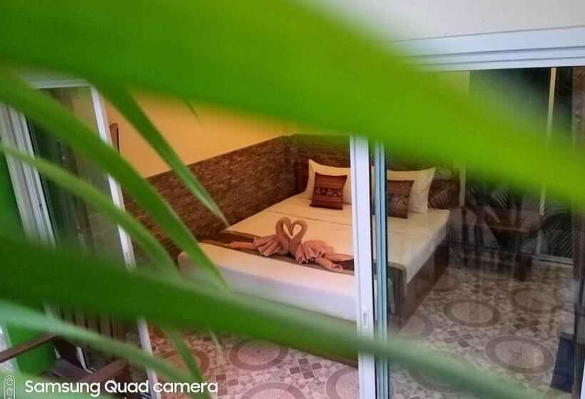 בקתה סטנדרטית, Mae Somboon House