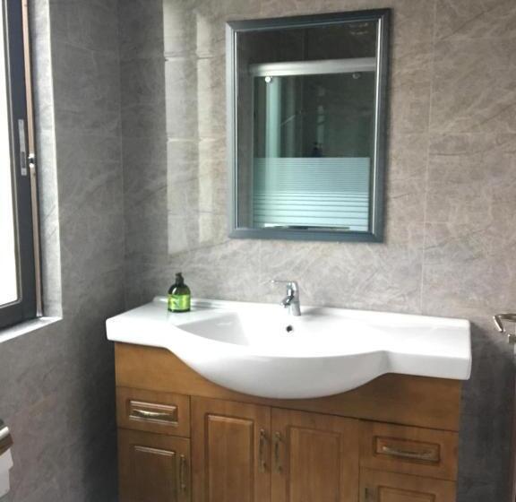 스탠다드 룸, March Garden Next To The Furniture Market