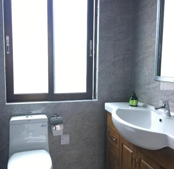 스탠다드 룸, March Garden Next To The Furniture Market