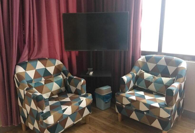 스탠다드 룸, March Garden Next To The Furniture Market