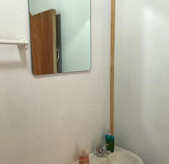 スタンダード4人部屋, Monte Campamento Hostel