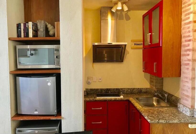 آپارتمان 1 خوابه, The Sanctuary