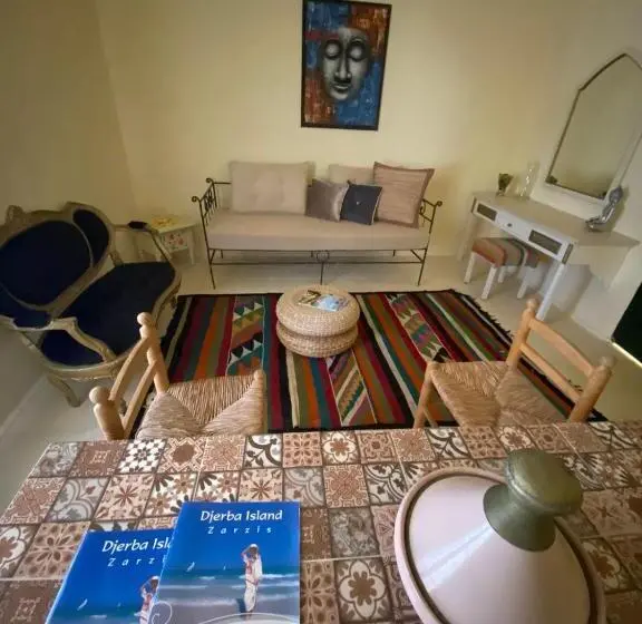 プールビュースタンダードステューディオ, Dar Oueghlani   Maison D Hôtes