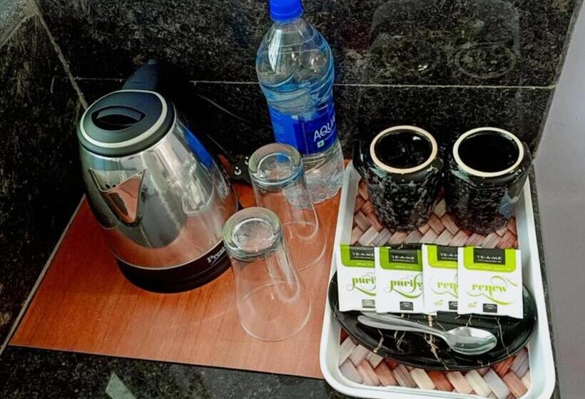 标准间, Colours Fly