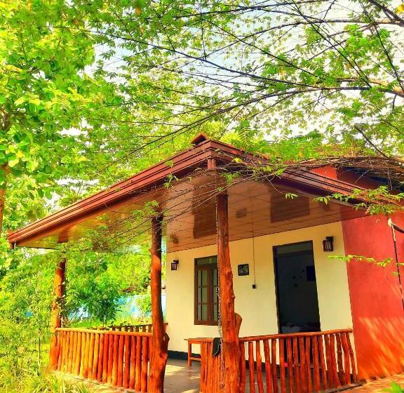 اتاق استاندارد با بالکن, Elephants Safari Cottages