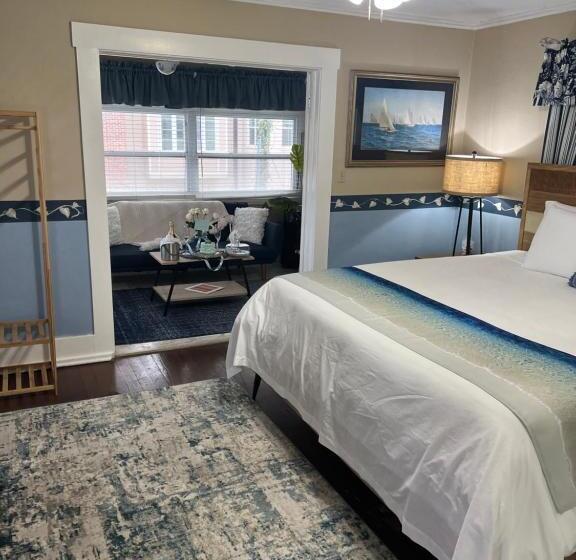 إستوديو قياسى مطل على البحر, Vinoy House