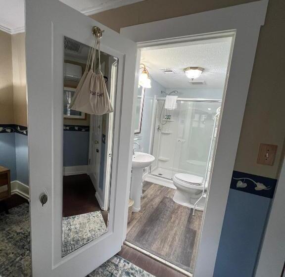 إستوديو قياسى مطل على البحر, Vinoy House