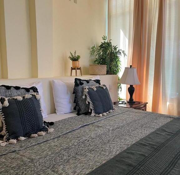 سوئیت با تخت بزرگ, Laadu