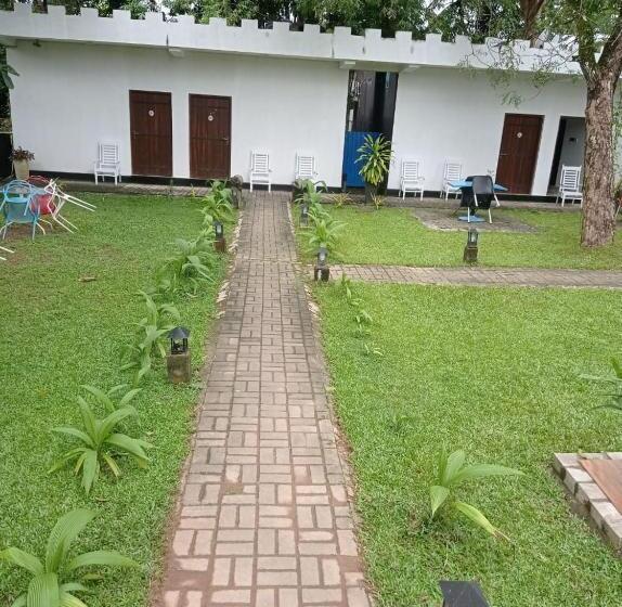 غرفة ديلوكس ثلاثية, Leisure On Hotel Negombo