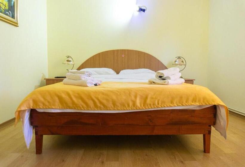 Номер Superior, Story House Place