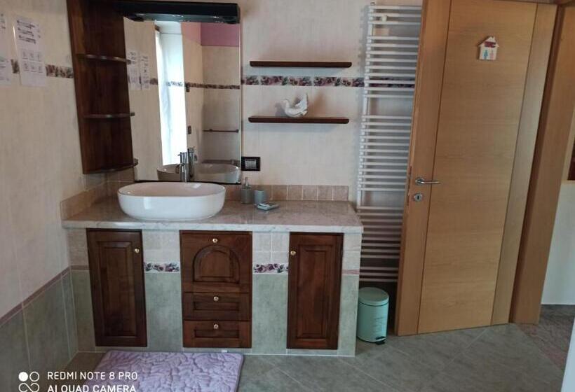 غرفة قياسية ثلاثية حمام مشترك, Bed & Breakfast Chiara