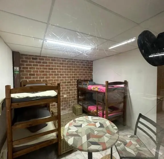 Camera Quadrupla Standard, Hostel Simple