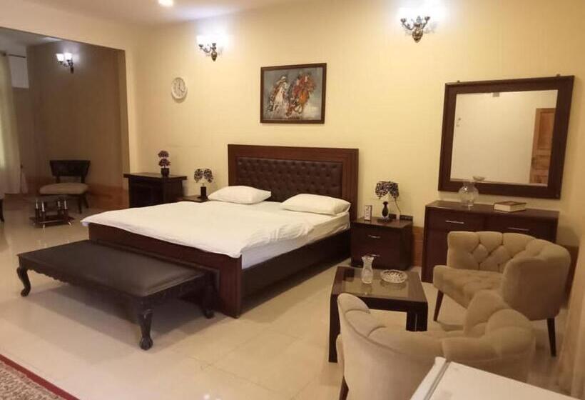 اتاق لوکس با تخت بزرگ, Ghairaat Castles