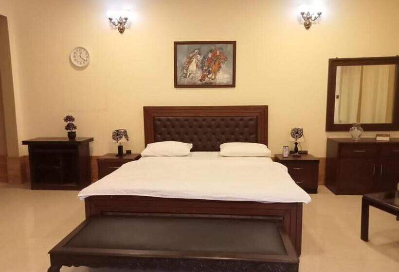 اتاق لوکس با تخت بزرگ, Ghairaat Castles