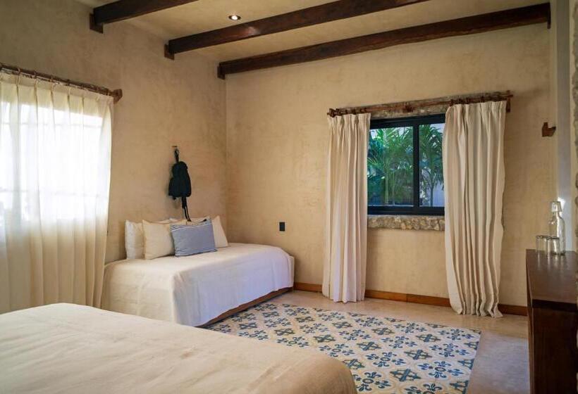 חדר משפחתי דלוקס, Mero Mero