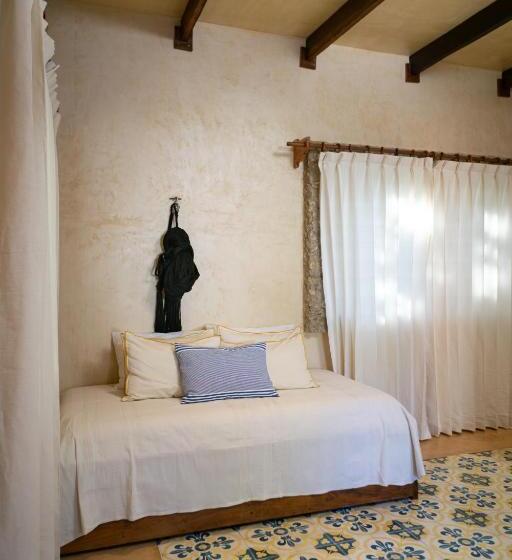 חדר משפחתי דלוקס, Mero Mero