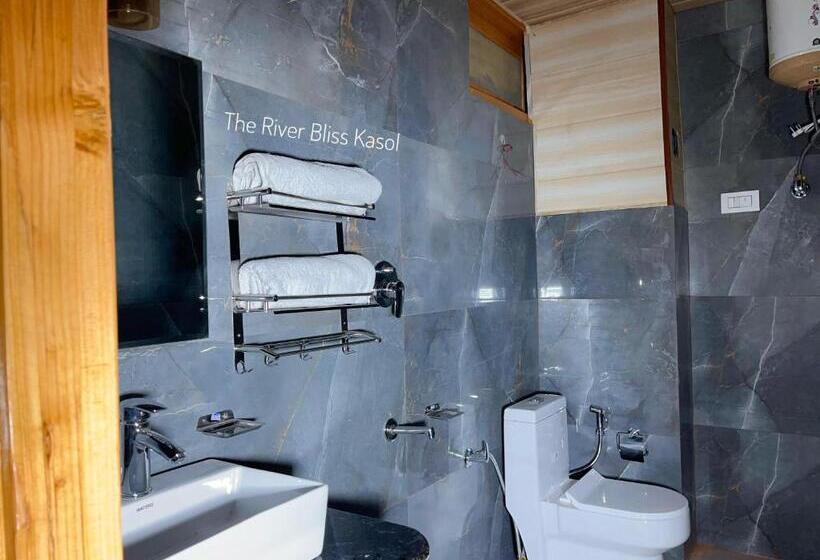 غرفة قياسية سرير كينج, Mid Orchard Kasol L River Side  Pure Veg Hotel In Kasol