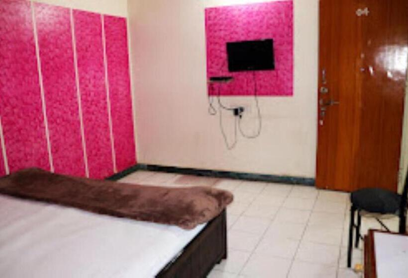 Quarto Familiar, Sanginee , Maheshwar