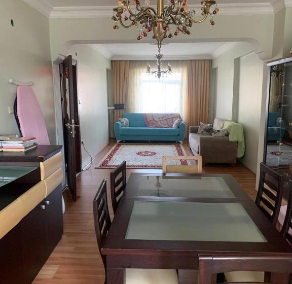 تختخواب در اتاق مشترک, Hostel In Bahcelievler