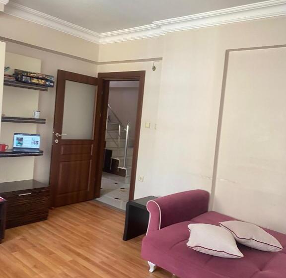 تختخواب در اتاق مشترک, Hostel In Bahcelievler