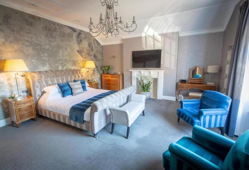 带大床的高级房间, Stay On The High Street