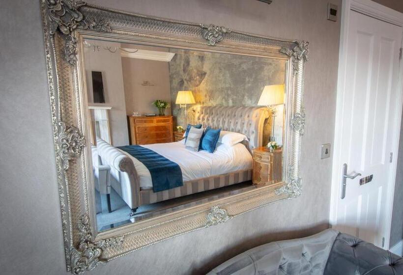 带大床的高级房间, Stay On The High Street