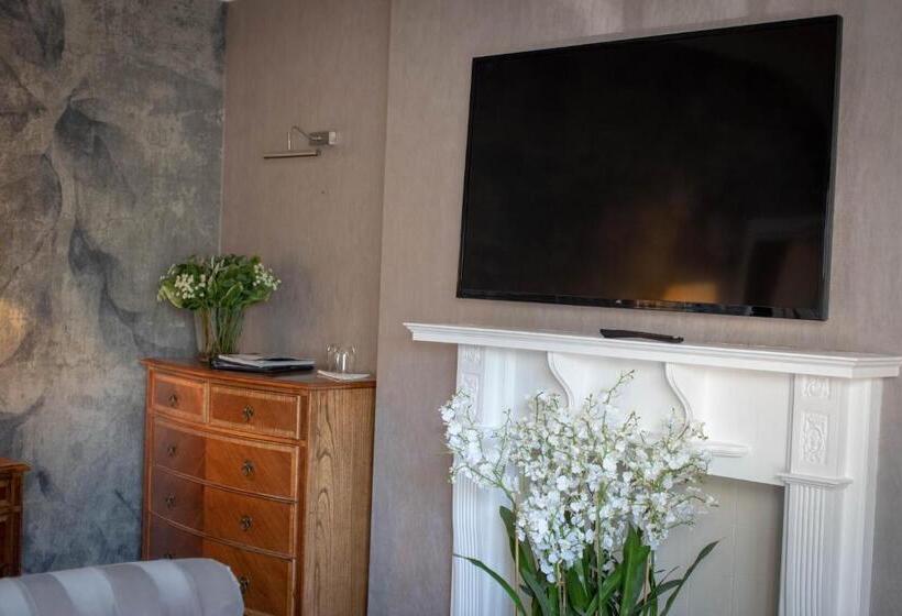 带大床的高级房间, Stay On The High Street