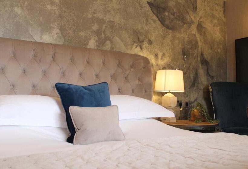 带大床的高级房间, Stay On The High Street