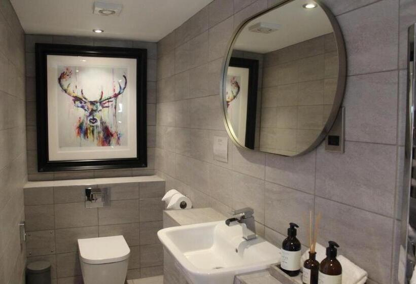 带大床的高级房间, Stay On The High Street