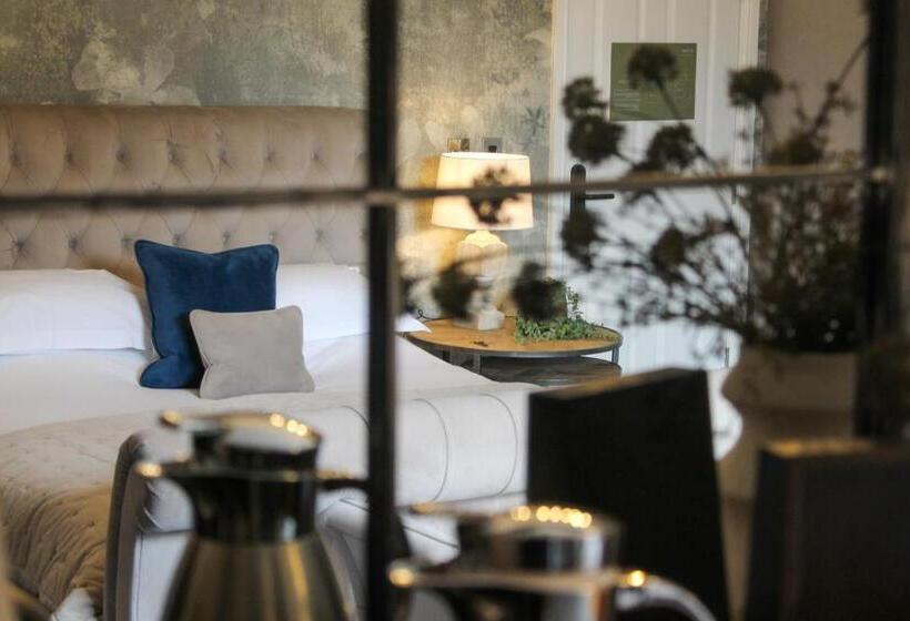 带大床的高级房间, Stay On The High Street