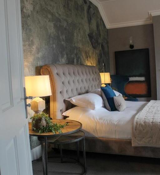 带大床的高级房间, Stay On The High Street