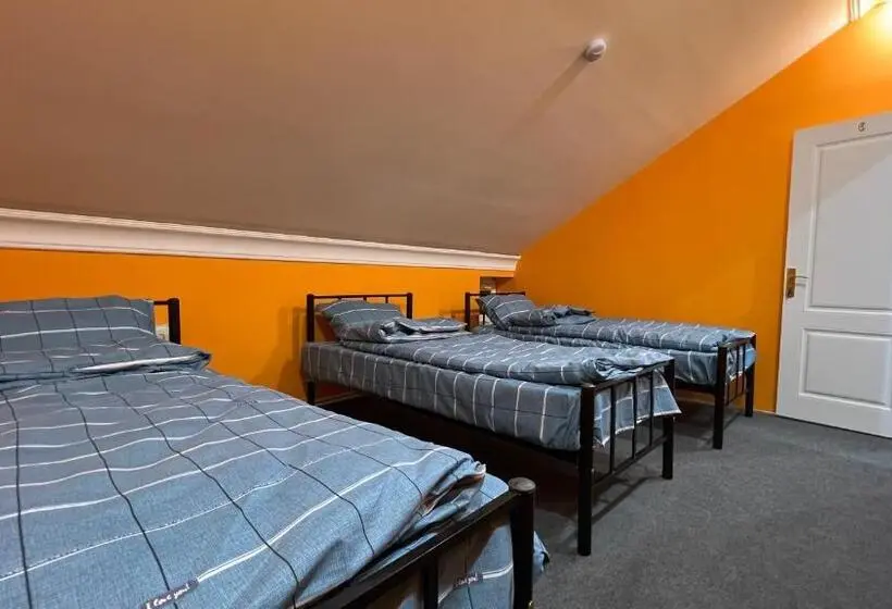 اتاق کلاسیک سه تخته, Mexx Hostel
