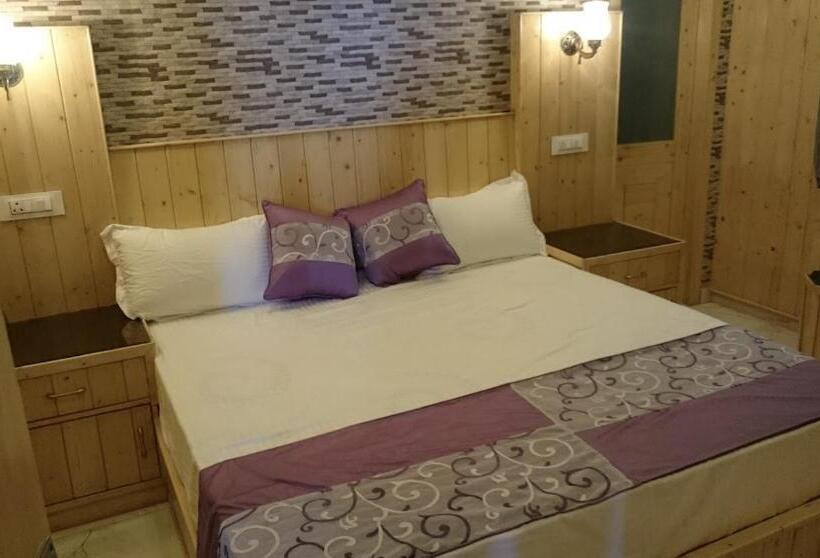 キングサイズベッドのスタンダードルーム, Rustic Villa, Hotel & Restaurant   Luxury Rooms Available