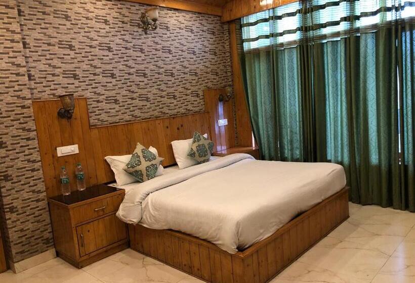 キングサイズベッドのスタンダードルーム, Rustic Villa, Hotel & Restaurant   Luxury Rooms Available