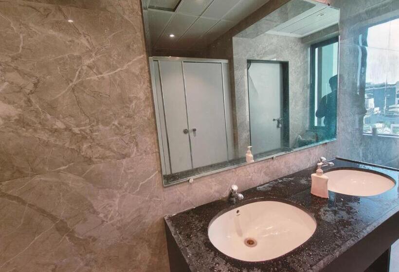 חדר קלאסי לשלושה, Spot On Hotel Akash Lodge