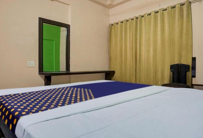 חדר קלאסי לשלושה, Spot On Hotel Akash Lodge