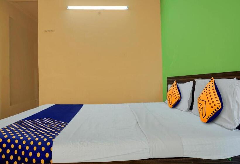 חדר קלאסי לשלושה, Spot On Hotel Akash Lodge