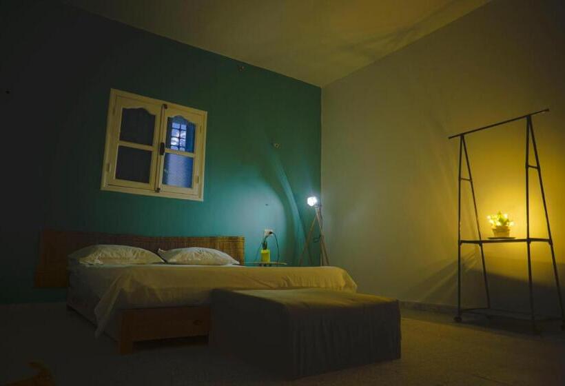 标准三人间, Wostel Djerba