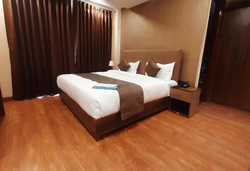 Номер Deluxe, Blest Park