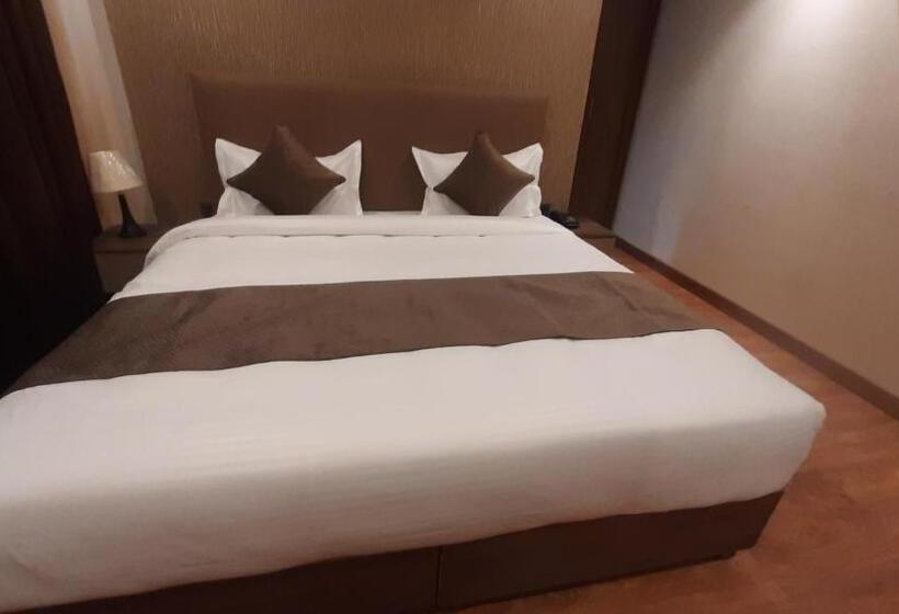 Номер Deluxe, Blest Park