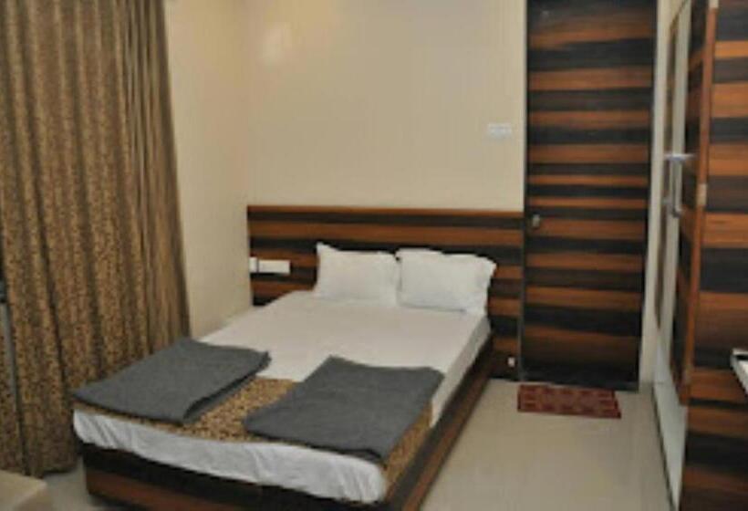 غرفة ديلوكس, Rich Palace, Jalgaon