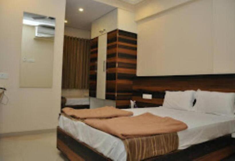 غرفة ديلوكس, Rich Palace, Jalgaon