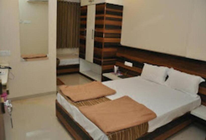 غرفة ديلوكس, Rich Palace, Jalgaon