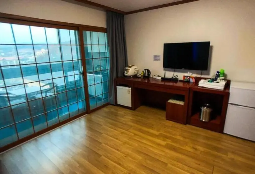 Chambre Familiale, Terramar