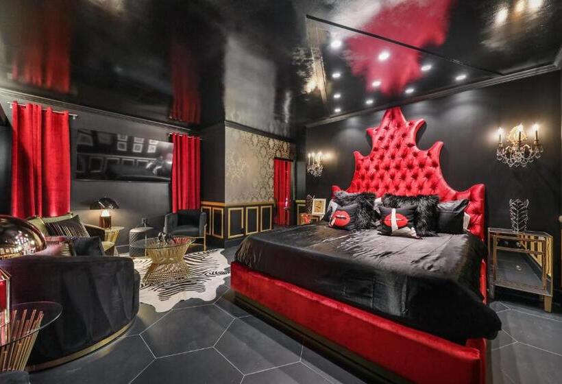 Suite Deluxe Lit King Size, The Playmate Suite  Sophisticated Tribute To Hugh S Girls