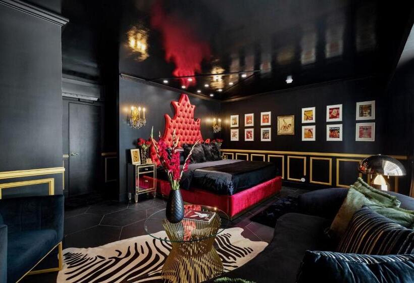 Suite Deluxe Lit King Size, The Playmate Suite  Sophisticated Tribute To Hugh S Girls